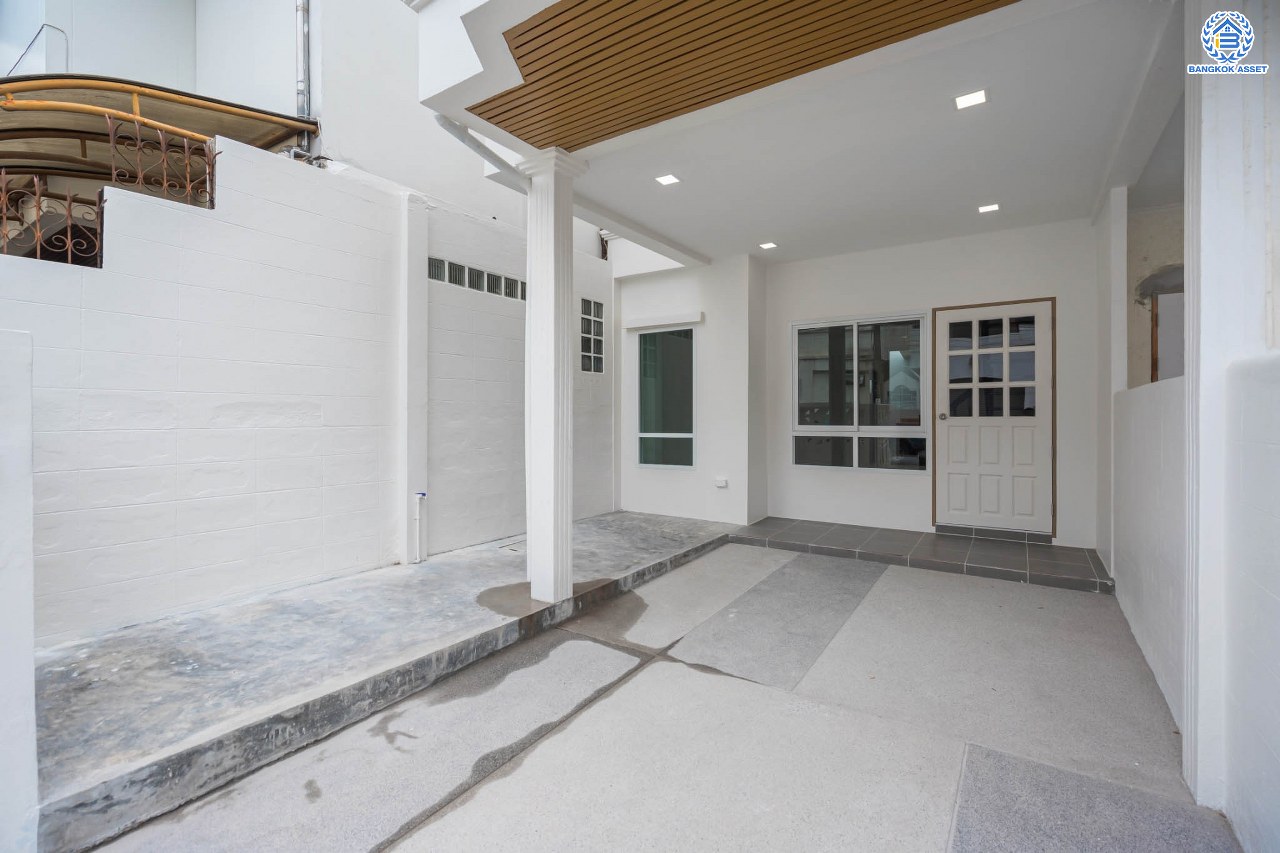 บ้านมือสองตกแต่งใหม่ ดีไซน์สวย ม.101การ์เด้นวิลล์ ลาดพร้าว เนื้อที่ 18 ตร.ว. ฟังก์ชัน 3 ห้องนอน 2 ห้องน้ำ จอดรถได้ 1 คัน รองรับทุกกิจกรรม บนทำเลเชื่อมต่อหลายเส้นทาง อาทิ ถนนประเสริฐมนูกิจ, ถนนนวมินทร์ และถนนลาดพร้าว ใกล้จุดขึ้นทางด่วน "รามอินทรา"...